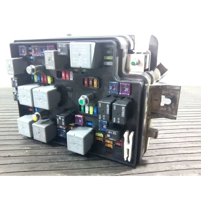 Recambio de caja reles / fusibles para chevrolet aveo sedán referencia OEM IAM 95180488  E3-A5-11-1