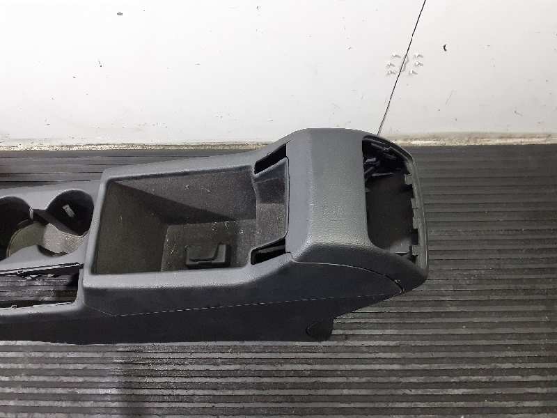 Recambio de consola central para audi q3 (8u) 2.0 tdi (130kw) ambiente quattro referencia OEM IAM 8U0864981A 8U0862533 P2-B2-19