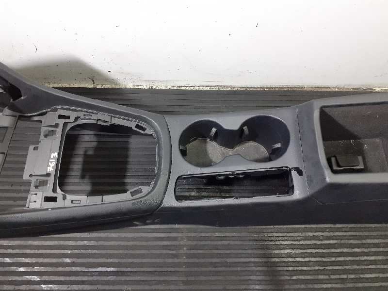 Recambio de consola central para audi q3 (8u) 2.0 tdi (130kw) ambiente quattro referencia OEM IAM 8U0864981A 8U0862533 P2-B2-19