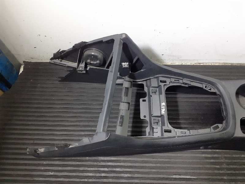 Recambio de consola central para audi q3 (8u) 2.0 tdi (130kw) ambiente quattro referencia OEM IAM 8U0864981A 8U0862533 P2-B2-19
