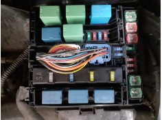 CAJA RELES / FUSIBLES 