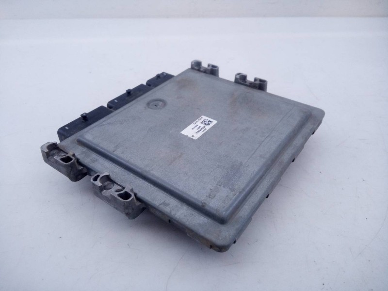 Recambio de centralita motor uce para dacia duster ambience 4x2 referencia OEM IAM 237106968R 237107137R E2-A1-24-1