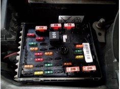 CAJA RELES / FUSIBLES 