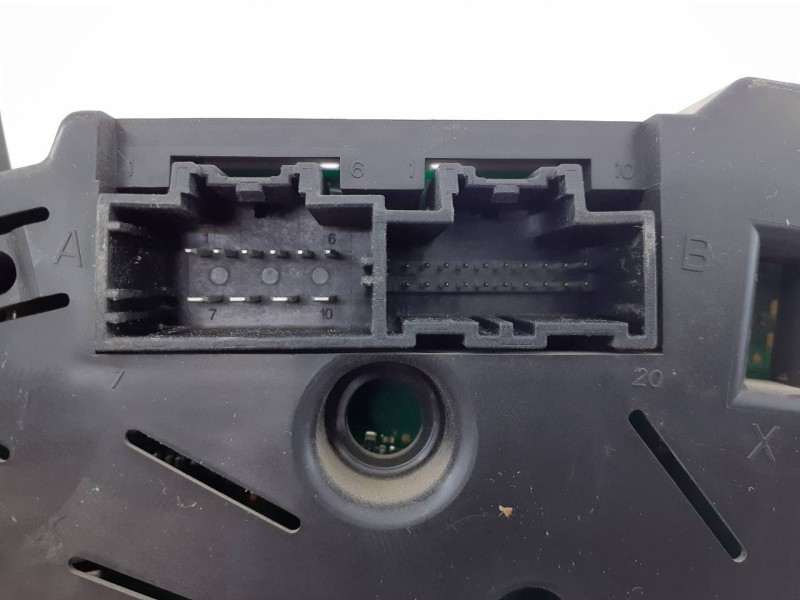 Recambio de cuadro instrumentos para jeep cherokee limited exclusive referencia OEM IAM P05172034AK  E3-B6-25-5