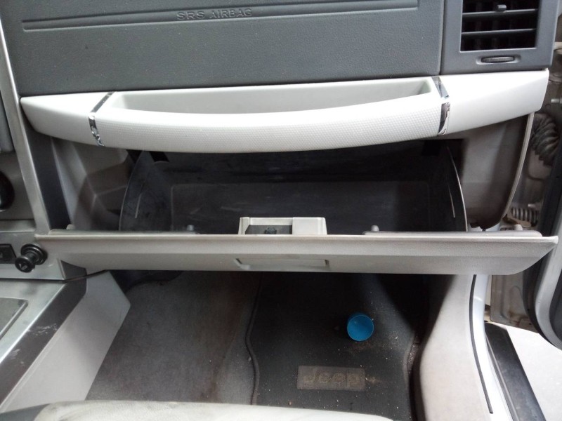 Recambio de guantera para jeep cherokee limited exclusive referencia OEM IAM   