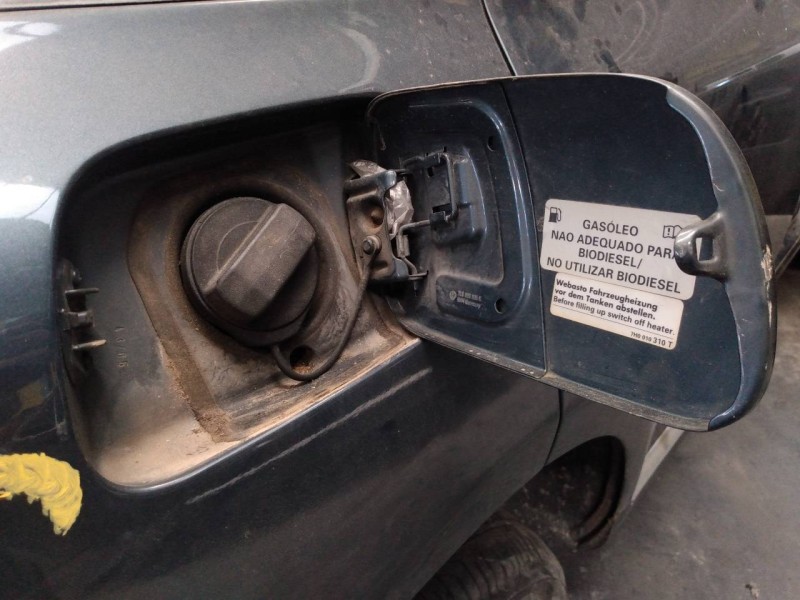 Recambio de tapa exterior combustible para volkswagen touareg (7l6) tdi v6 +motion referencia OEM IAM   