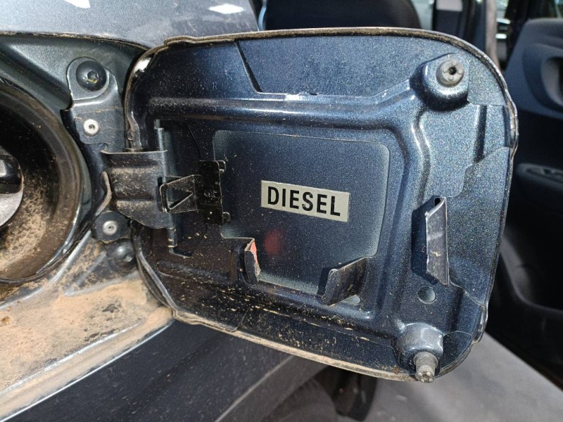 Recambio de tapa exterior combustible para renault kadjar zen referencia OEM IAM   