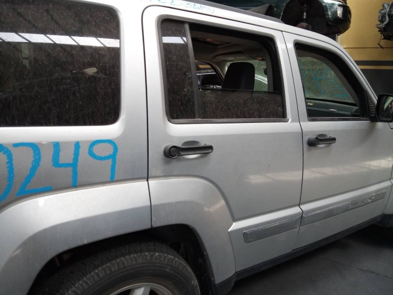 Recambio de puerta trasera derecha para jeep cherokee limited exclusive referencia OEM IAM   