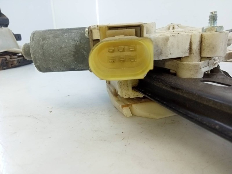 Recambio de elevalunas delantero izquierdo para bmw serie 3 berlina (e90) 318d referencia OEM IAM 0130822226  E1-A3-52-2