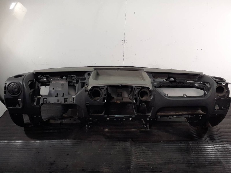 Recambio de salpicadero para renault master kipper l2h1 3,5t referencia OEM IAM 681000035R  P2-B4-20