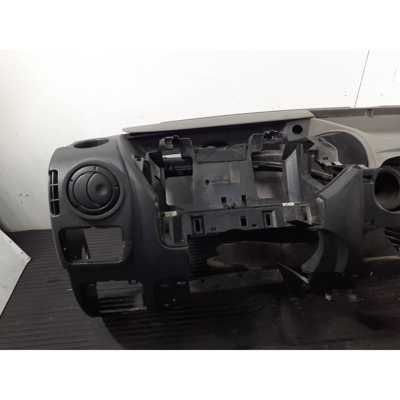 Recambio de salpicadero para renault master kipper l2h1 3,5t referencia OEM IAM 681000035R  P2-B4-20