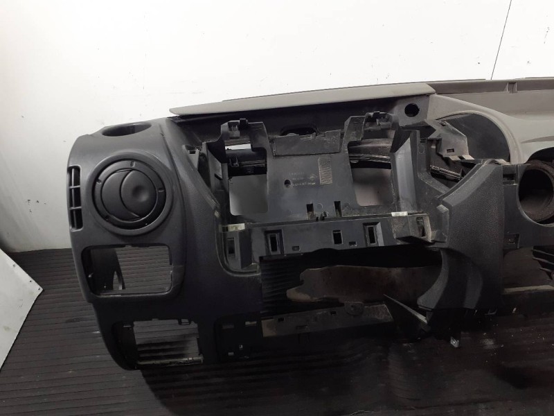 Recambio de salpicadero para renault master kipper l2h1 3,5t referencia OEM IAM 681000035R  P2-B4-20