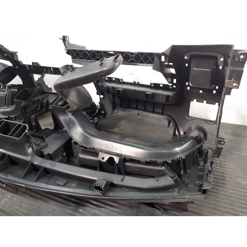 Recambio de salpicadero para renault master kipper l2h1 3,5t referencia OEM IAM 681000035R  P2-B4-20