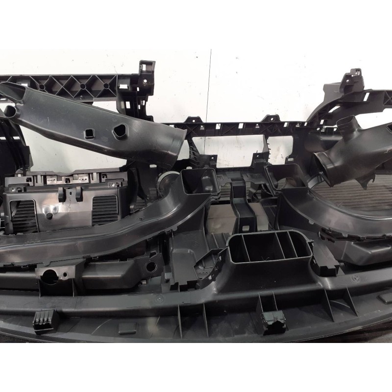 Recambio de salpicadero para renault master kipper l2h1 3,5t referencia OEM IAM 681000035R  P2-B4-20