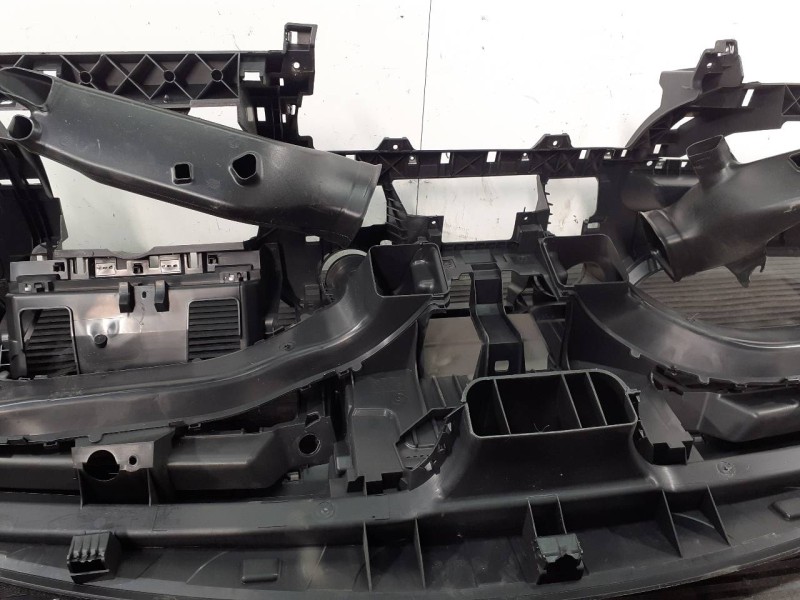 Recambio de salpicadero para renault master kipper l2h1 3,5t referencia OEM IAM 681000035R  P2-B4-20