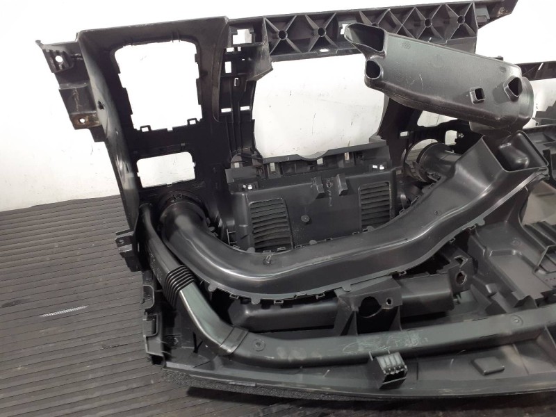 Recambio de salpicadero para renault master kipper l2h1 3,5t referencia OEM IAM 681000035R  P2-B4-20