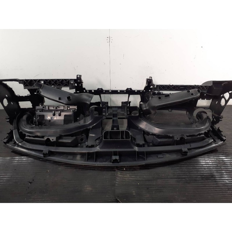 Recambio de salpicadero para renault master kipper l2h1 3,5t referencia OEM IAM 681000035R  P2-B4-20