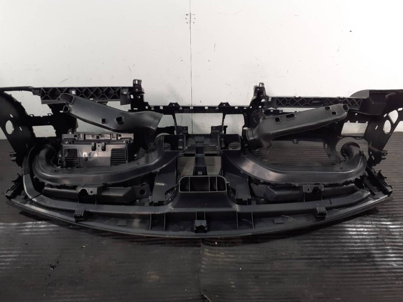 Recambio de salpicadero para renault master kipper l2h1 3,5t referencia OEM IAM 681000035R  P2-B4-20