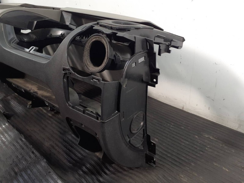 Recambio de salpicadero para renault master kipper l2h1 3,5t referencia OEM IAM 681000035R  P2-B4-20