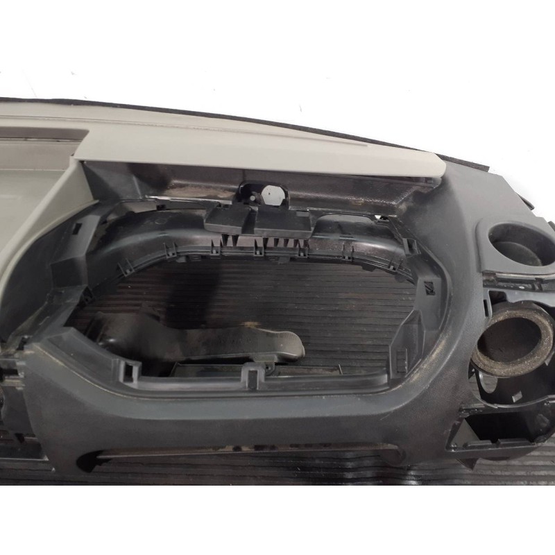 Recambio de salpicadero para renault master kipper l2h1 3,5t referencia OEM IAM 681000035R  P2-B4-20