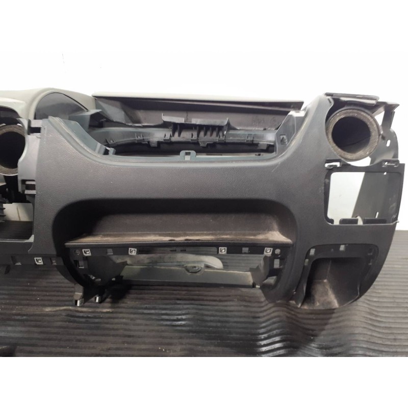 Recambio de salpicadero para renault master kipper l2h1 3,5t referencia OEM IAM 681000035R  P2-B4-20