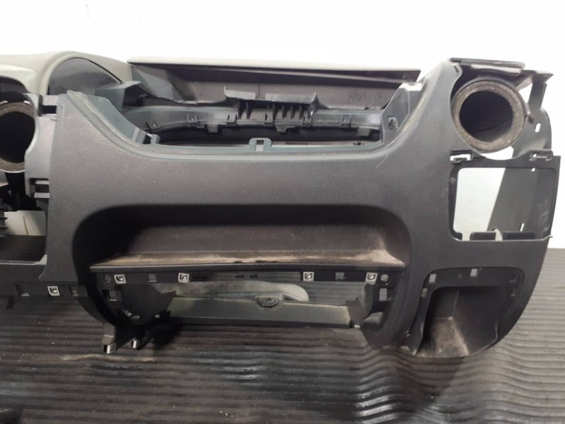 Recambio de salpicadero para renault master kipper l2h1 3,5t referencia OEM IAM 681000035R  P2-B4-20