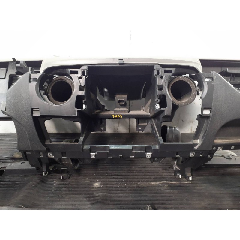 Recambio de salpicadero para renault master kipper l2h1 3,5t referencia OEM IAM 681000035R  P2-B4-20