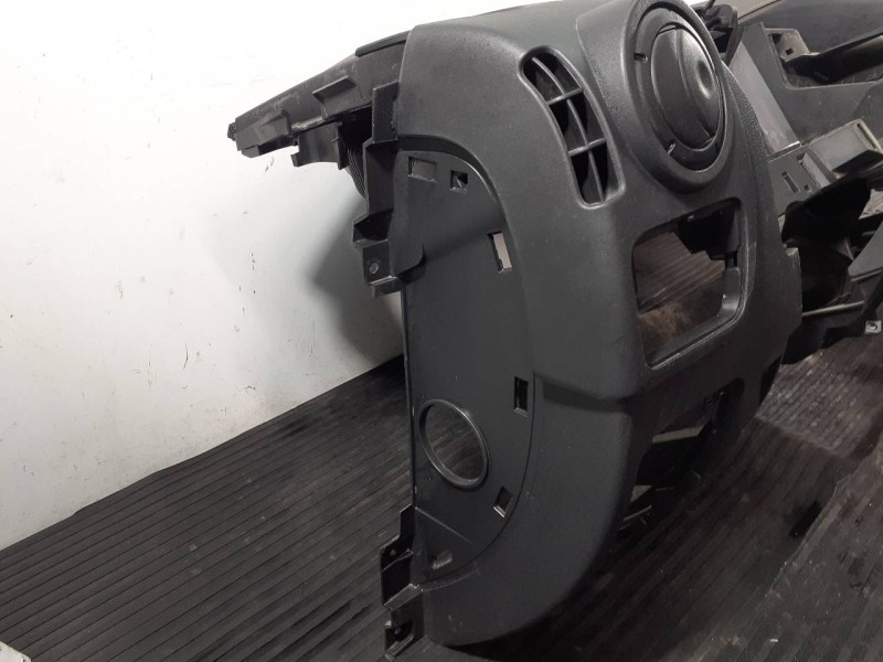 Recambio de salpicadero para renault master kipper l2h1 3,5t referencia OEM IAM 681000035R  P2-B4-20