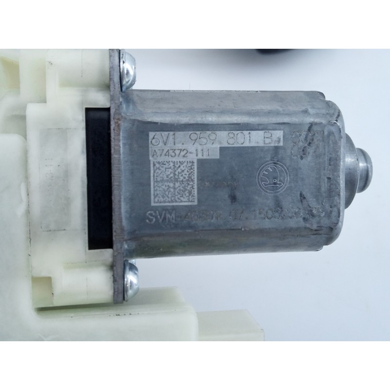 Recambio de elevalunas delantero izquierdo para skoda rapid active referencia OEM IAM 6V1959801B 080750402 E1-B6-3-4