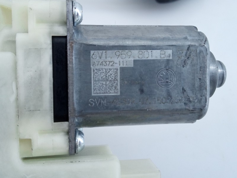Recambio de elevalunas delantero izquierdo para skoda rapid active referencia OEM IAM 6V1959801B 080750402 E1-B6-3-4