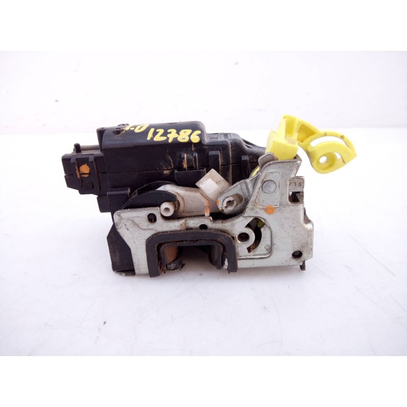 Recambio de cerradura puerta trasera derecha para dacia duster ambience 4x2 referencia OEM IAM   E1-A1-27-1