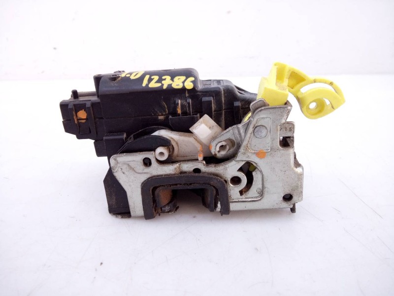 Recambio de cerradura puerta trasera derecha para dacia duster ambience 4x2 referencia OEM IAM   E1-A1-27-1