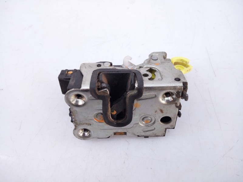 Recambio de cerradura puerta trasera derecha para dacia duster ambience 4x2 referencia OEM IAM   E1-A1-27-1