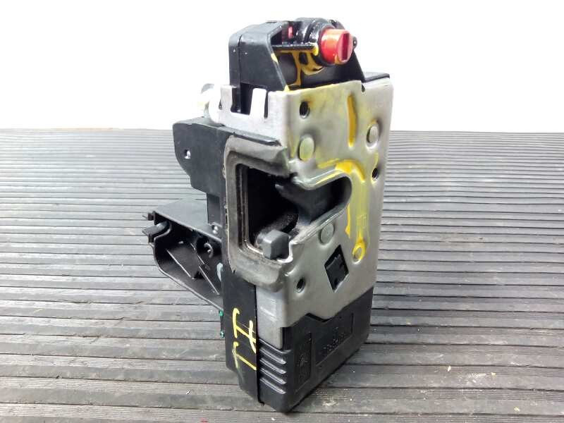 Recambio de cerradura puerta trasera izquierda para opel corsa c club referencia OEM IAM 13154793  E2-B6-25-1