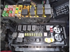 CAJA RELES / FUSIBLES 