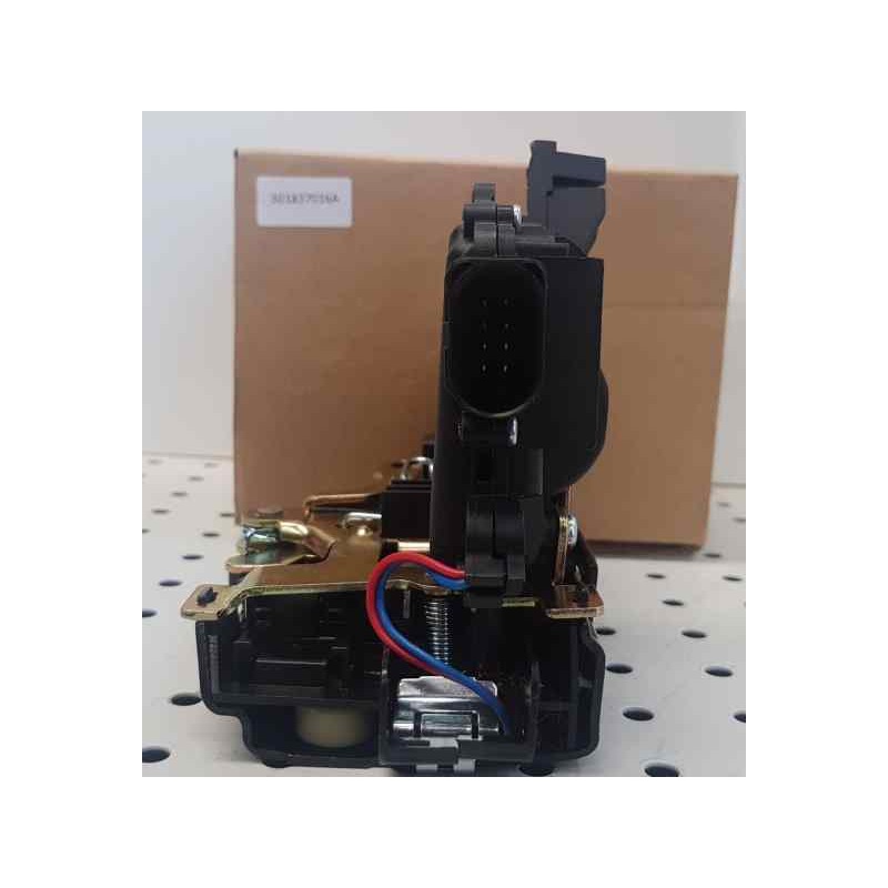 Recambio de cerradura puerta delantera derecha para universal cerradura delantera derecha vw-seat-skoda referencia OEM IAM 3B183