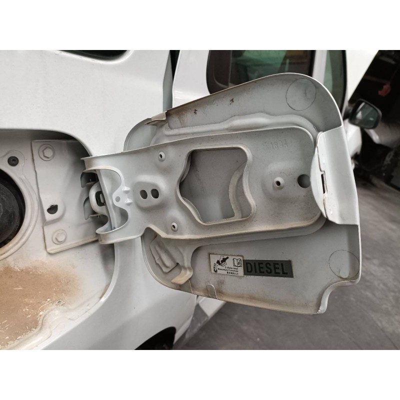 Recambio de tapa exterior combustible para dacia duster ambience 4x2 referencia OEM IAM   