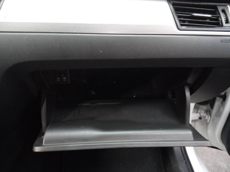 Recambio de guantera para skoda rapid active referencia OEM IAM   