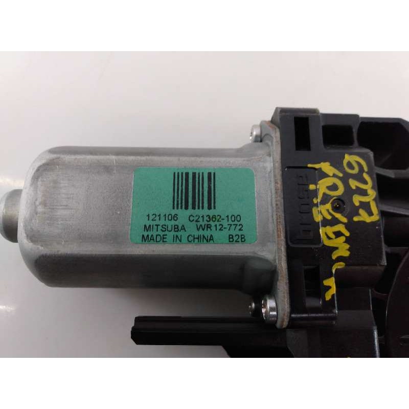 Recambio de motor elevalunas trasero izquierdo para fiat freemont (345) lounge 4wd referencia OEM IAM C21362100 WR12772 E2-B2-9-