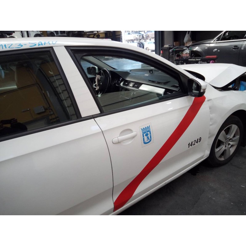 Recambio de puerta delantera derecha para skoda rapid active referencia OEM IAM   