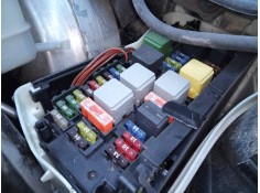 CAJA RELES / FUSIBLES 