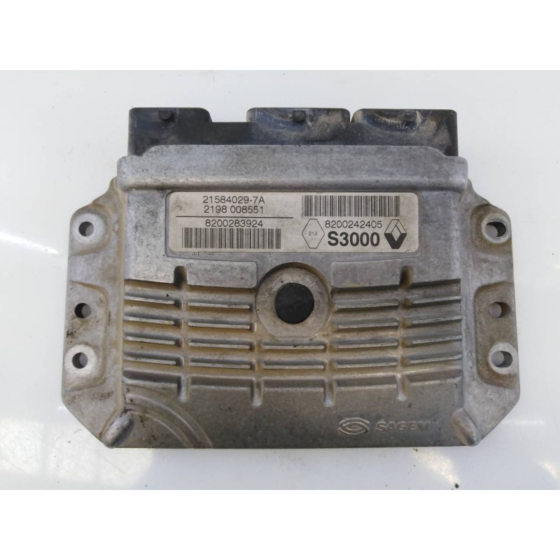 Recambio de centralita motor uce para renault megane ii berlina 5p confort dynamique referencia OEM IAM 8200283924 2198008551 E2