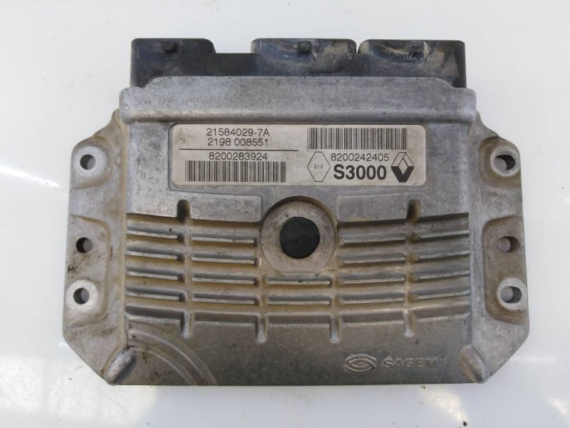 Recambio de centralita motor uce para renault megane ii berlina 5p confort dynamique referencia OEM IAM 8200283924 2198008551 E2