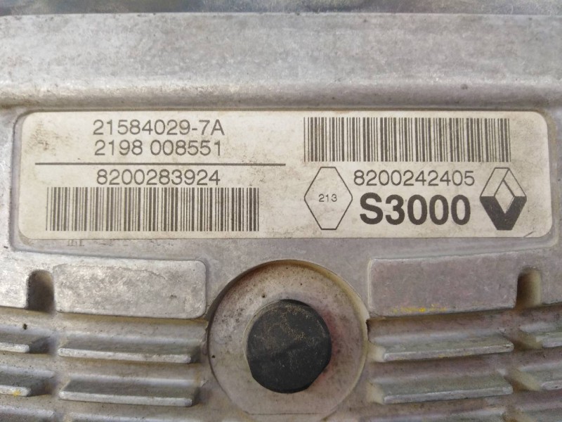 Recambio de centralita motor uce para renault megane ii berlina 5p confort dynamique referencia OEM IAM 8200283924 2198008551 E2