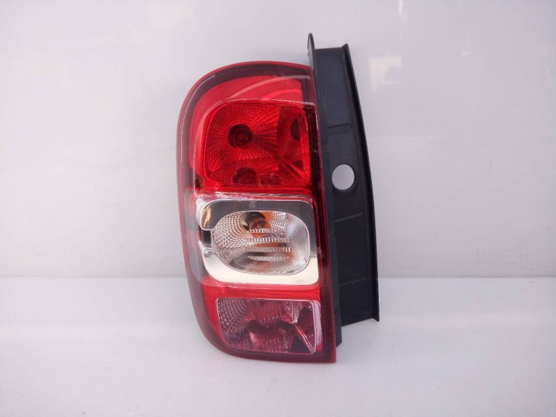 Recambio de piloto trasero izquierdo para dacia duster ambience 4x2 referencia OEM IAM 265551679R  E1-A1-15-2