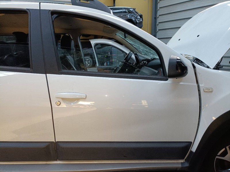 Recambio de puerta delantera derecha para dacia duster ambience 4x2 referencia OEM IAM   