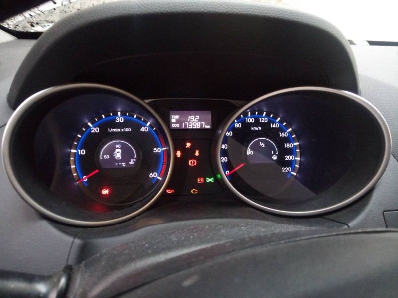 Recambio de cuadro instrumentos para hyundai ix35 style 2wd referencia OEM IAM 940092Y660 1100254750P0 E3-A3-28-4