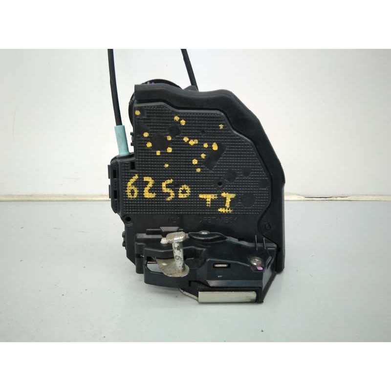 Recambio de cerradura puerta trasera izquierda para toyota corolla (e15) luna referencia OEM IAM 6906042021  E2-B4-30-1