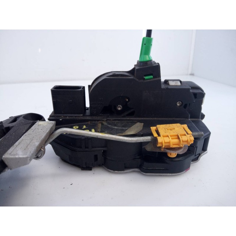 Recambio de cerradura puerta trasera derecha para chevrolet orlando lt+ referencia OEM IAM 3023880  E2-B6-15-2