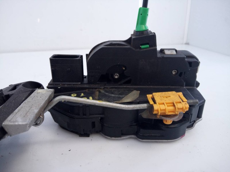 Recambio de cerradura puerta trasera derecha para chevrolet orlando lt+ referencia OEM IAM 3023880  E2-B6-15-2